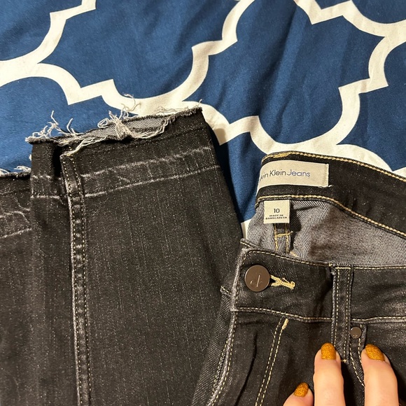 EIC Calvin Klein Black Washed Raw hem Skinny Leg 10 - Picture 2 of 4